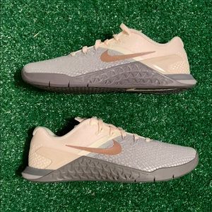 Women’s Nike Metcon 4 Cross-Fit sz: 7